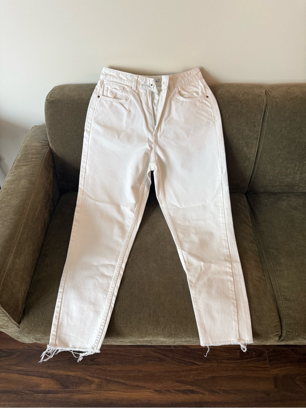 Women’s White High-Rise Straight Jeans Size 6